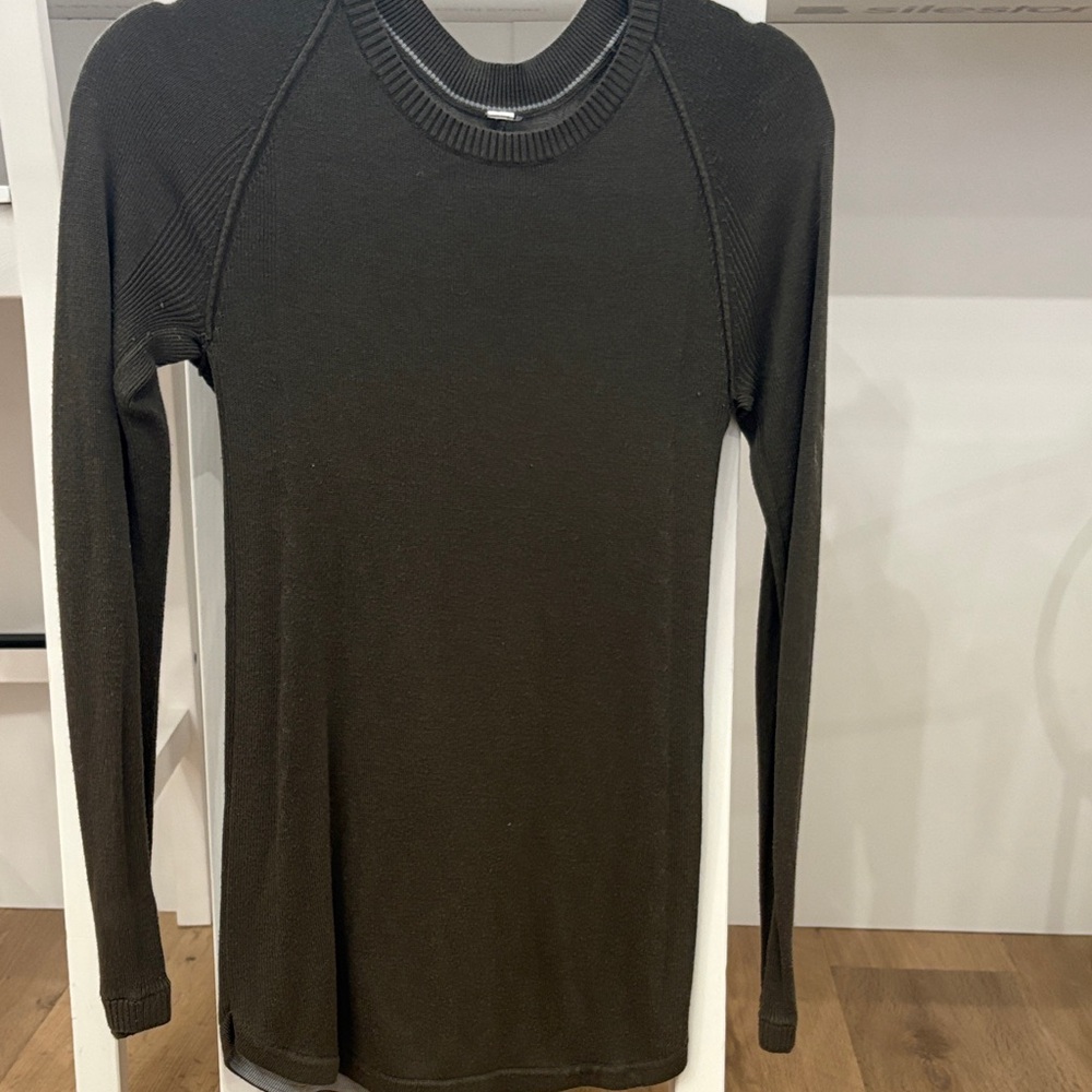 Women's dark green Long Sleeve Crewneck Top. Size 6 VGUC FastShip